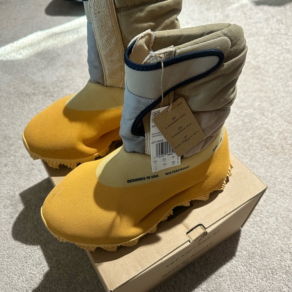 Yeezy knit rnr